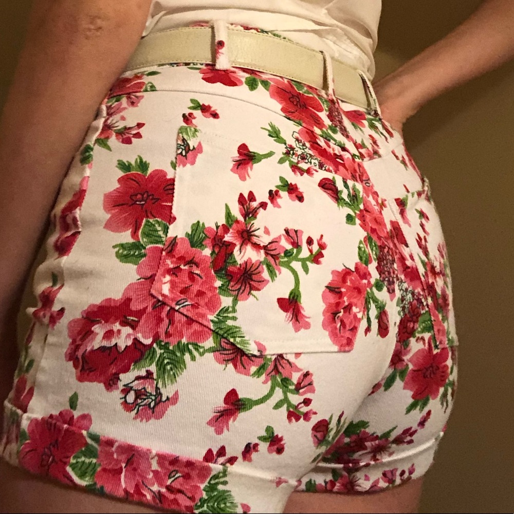 🌿🌷vintage floral shorts🌷🌿 - Picture 2 of 2